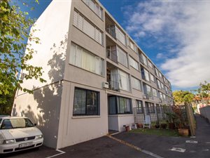 2 Bed Apartment in Wynberg