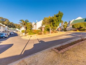 2 Bed Apartment in Helderkruin