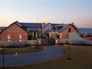 4 Bed House in Waterfall Equestrian Estate