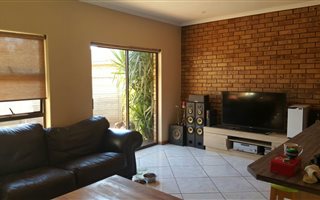 2 Bedroom Townhouse in Rhodesdene