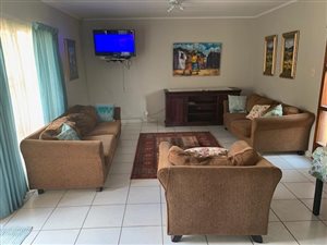 4 Bed House in Die Hoewes