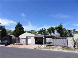 3 Bed House in Flamingo Vlei
