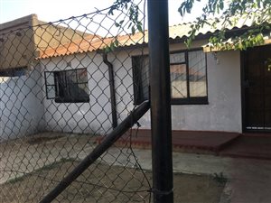 2 Bed House in Senaoane