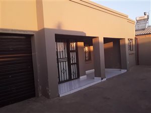 3 Bed House in Etwatwa