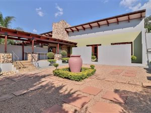497 m² Hotel in Glen Marais