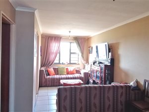 2 Bed Apartment in Grassy Park