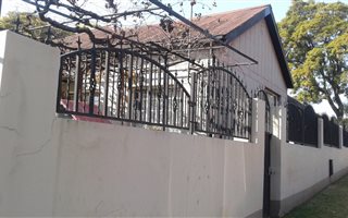 4 Bedroom House in Bezuidenhout Valley