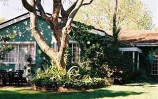 1 Bedroom Garden Cottage in Linden