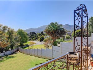 5 Bed House in Denneoord