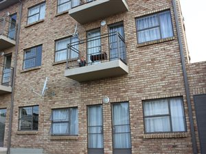 2 Bed Apartment in Krugersdorp Central