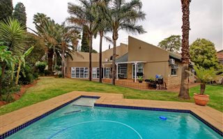 4 Bedroom House in Moret