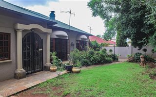 3 Bedroom House in Kensington