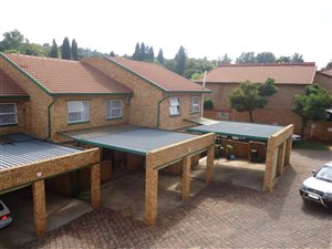 2 Bed Apartment in Roodekrans