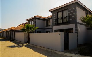 3 Bedroom House in Helderwyk