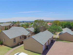 2 Bed Townhouse in Moreleta Park