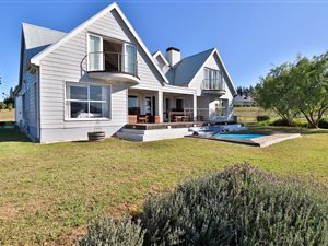 5 Bed House in Gloria Bay