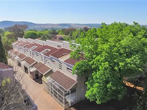 3 Bedroom Duplex in Eldoraigne