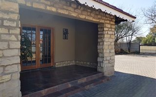 600 m² Office Space in Three Rivers
