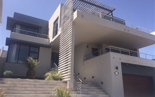 4 Bedroom House in Stilbaai