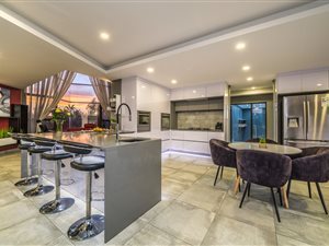 5 Bed House in Northcliff
