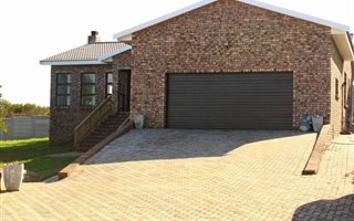 3 Bedroom House in Dana Bay