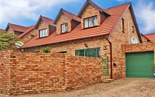 3 Bedroom Townhouse in Bromhof