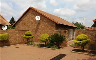2 Bedroom Townhouse in Bronkhorstspruit