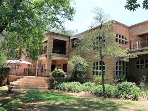 12 Bed House in Ruimsig AH