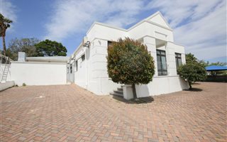 330 m² Office Space in Vincent
