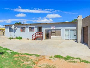 4 Bedroom House in Uitenhage Central