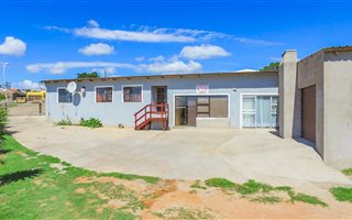 4 Bedroom House in Uitenhage Central