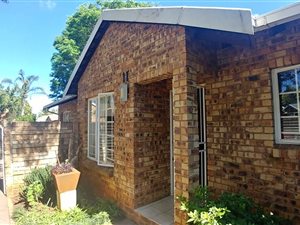 3 Bedroom Townhouse in Doornpoort and surrounds