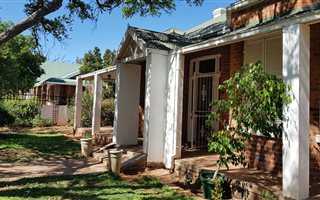4 Bedroom House in Memorial Road Area