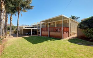 4 Bedroom House in Florida Glen
