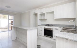 3 Bedroom Simplex in Fairview