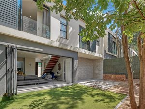 3 Bed Townhouse in Melrose Estate