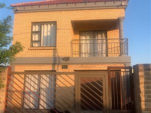 4 Bed House in Rondebult