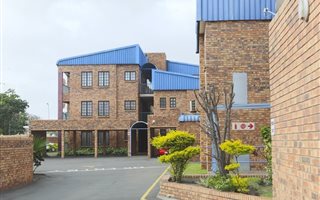 1 Bedroom Apartment in Arboretum