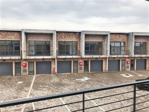 415 m² Commercial space in Isando