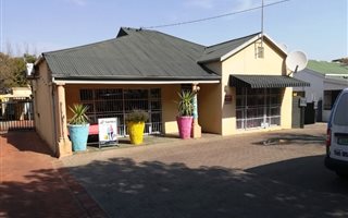 145 m² Office Space in Westdene