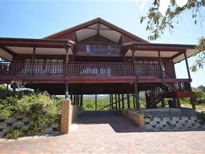 3 Bed House in Keurboomstrand