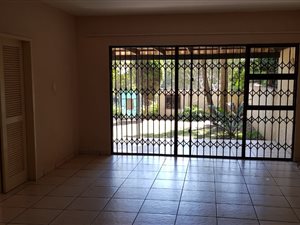 3 Bed Townhouse in Waterkloof Heights