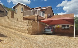 3 Bedroom House in Azaleapark
