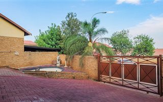 5 Bedroom House in Azaleapark