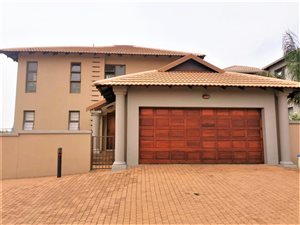 3 Bed Townhouse in Woodland Hills