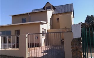 2 Bedroom House in Wannenburghoogte
