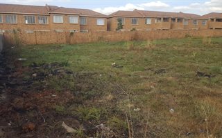 800 m² Land available in Krugersrus