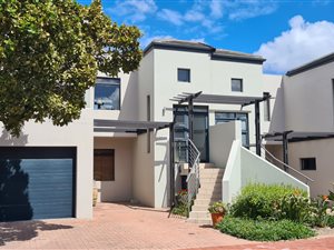 3 Bed Townhouse in Century City