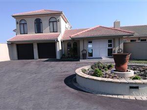 5 Bedroom House in Seaview