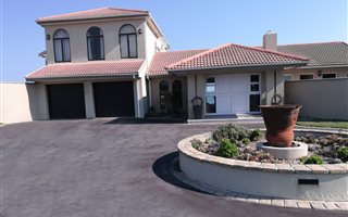 5 Bedroom House in Seaview